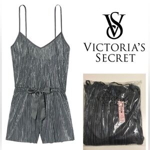 🆕VICTORIA’S SECRET - M/L - NWT - GREY METALLIC SHINE PLEAT SLEEP ROMPER / SLIP